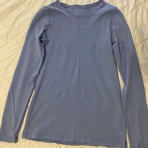 Form fitting light blue long sleeve shirt